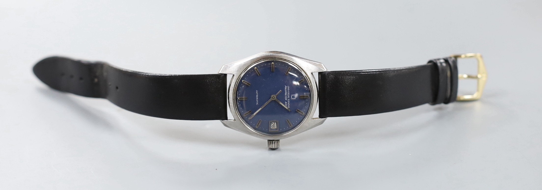 A gentleman's stainless steel Universal Polerouter Date manual wind wrist watch, cased diameter 35mm.